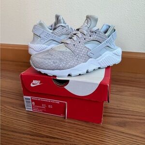 Nike women’s Air Hurache Run Premium